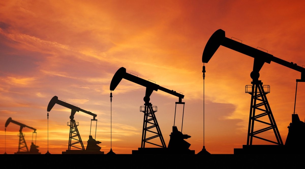 Oil Prices Drop Nearly 4 Percent Amid Glut Fears
