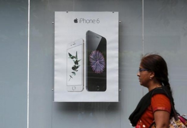 A pedestrian walks past an Apple iPhone 6 advertisement at an electronics store in Mumbai, India, July 24, 2015. REUTERS/Shailesh Andrade/Files