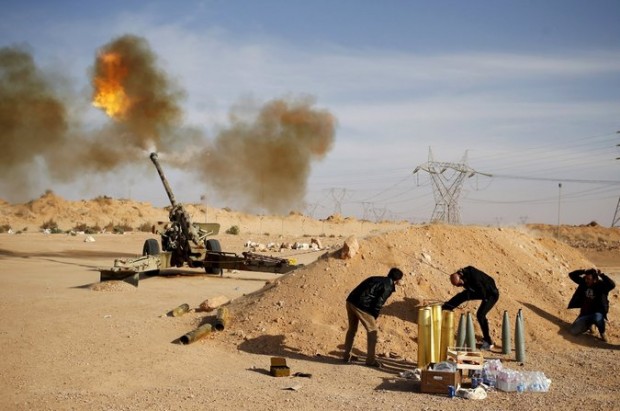 Militia fighters aligned with the forces that took over the government in Tripoli, Libya, fired an artillery piece at Islamic State militants near Surt last year. Credit Goran Tomasevic/Reuters