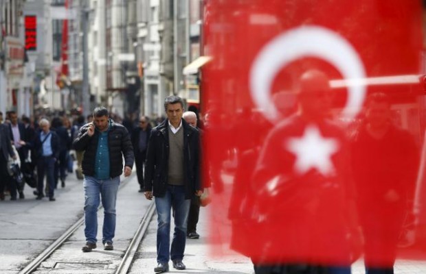 People stroll at Istiklal street, a major shopping and tourist district, in central Istanbul, Turkey March 22, 2016. REUTERS/Osman Orsal