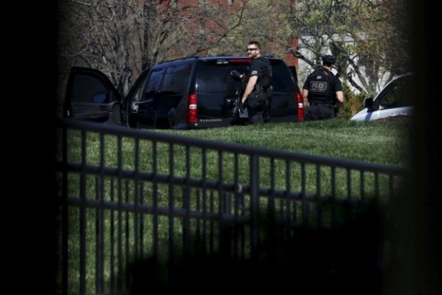 U.S. Secret Service Counter-assault Team members, seen from the windows of the press briefing room, stand on alert at the White House after reporters of a shooting at the U.S. Capitol in Washington March 28, 2016. REUTERS/Jonathan Ernst