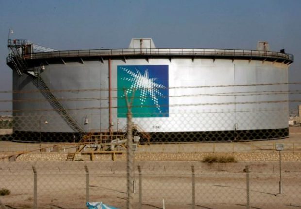 An oil tank is seen at the Saudi Aramco headquarters during a media tour at Damam city November 11, 2007.   REUTERS/ Ali Jarekji