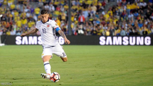 June 7, 2016; Pasadena, CA, USA;  Colombia midfielder James Rodriguez (10) passes the ball against Paraguay during the first half in the group play stage of the 2016 Copa America Centenario. at Rose Bowl Stadium. Mandatory Credit: Gary A. Vasquez-USA TODAY Sports