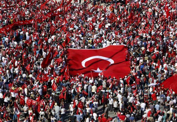 Supporters of various political parties gather in Istanbul's Taksim Square and wave Turkey's national flags before the Republic and Democracy Rally organised by main opposition Republican People's Party (CHP), Turkey, July 24, 2016.   REUTERS/Baz Ratner