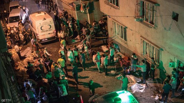 Ambulances arrive at the site of an explosion on August 20, 2016 in Gaziantep following a late night militant attack on a wedding party in southeastern Turkey.  The governor of Gaziantep said 22 people are dead and 94 injured in the late night militant attack.  / AFP / AHMED DEEB        (Photo credit should read AHMED DEEB/AFP/Getty Images)