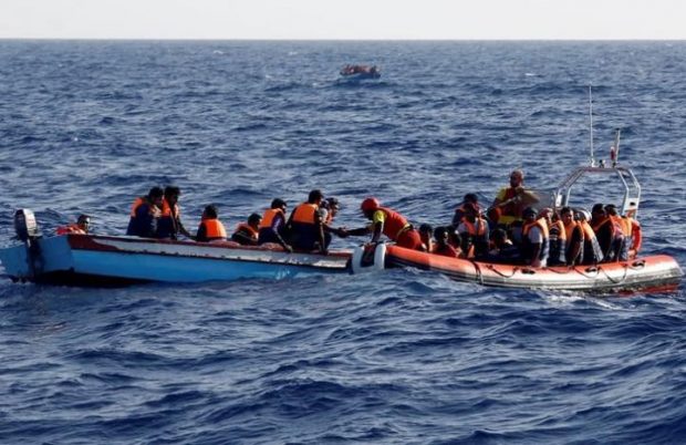 An inflatable boat from the Spanish vessel Astral operated by the NGO Proactiva collects migrants off the Libyan coast in the Mediterranean Sea August 18, 2016.  REUTERS/Giorgos Moutafis