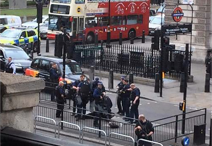 Man arrested near British Parliament for carrying knives